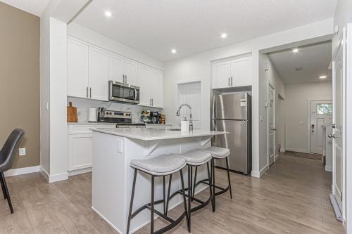 Escape in Style, River Cree, Netflix, Near WEM in Acheson (AB)