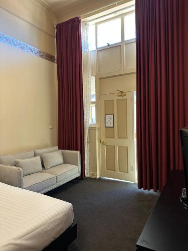 room detail thumbnail 1