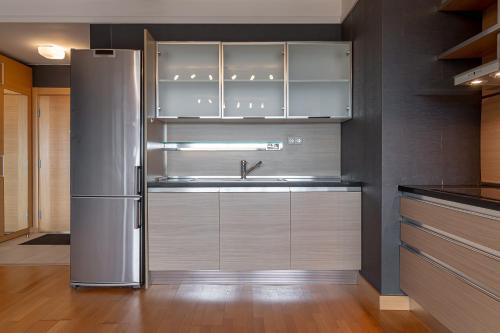 Comfort & Views over Riga Apartment near Airport and City Center, Riga (foto 7)
