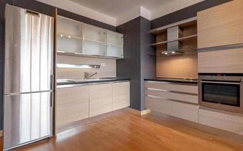 Comfort & Views over Riga Apartment near Airport and City Center, Riga (foto 10)