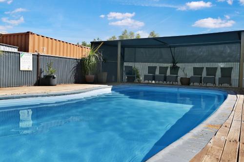 Svømmebasseng, AAOK Moondarra Caravan Park in Mount Isa