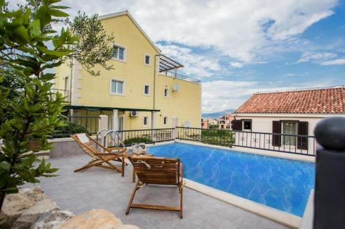 泳池, Villa Suzy Lux- Duplex Two Bedroom Villa with Swimming Pool and Sea View in 蘇堤文