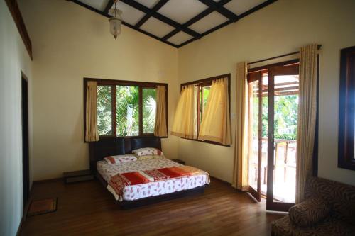SaffronStays Little Paradise