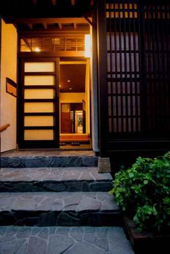 Kazueya Kazueya is perfectly located for both business and leisure guests in Kanazawa. The property offers a wide range of amenities and perks to ensure you have a great time. Service-minded staff will welcom