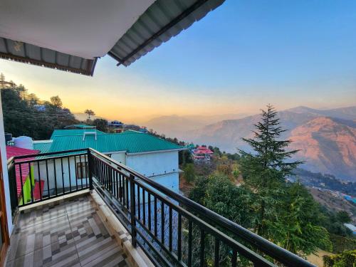 Balcony/terrace, The Halt @Narkanda Rooms & Rooftop Cafe in Narkanda