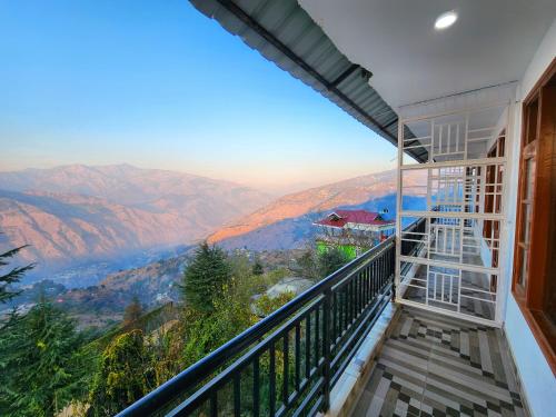 Balcony/terrace, The Halt @Narkanda Rooms & Rooftop Cafe in Narkanda