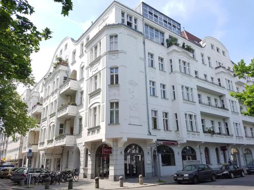GASTEIN by ROCKCHAIR Apartments l SUPERHOST Status l 2 Bedrooms Boxspringbeds 1,5 Bathrooms - Cozy Family & Business Flair welcomes you!, Berlino