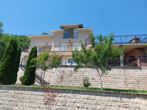 Erkély/terasz, Villa AS na Jablaničkom jezeru (Villa AS na Jablanickom jezeru) in Konjic