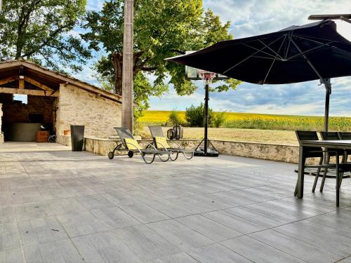 La grange du prieuré - country house (La grange du prieure - country house) in Saint-Clar
