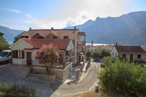 D Star - New Luxury Apartment with Big Balcony Bay View, Risan (fotografie 2)
