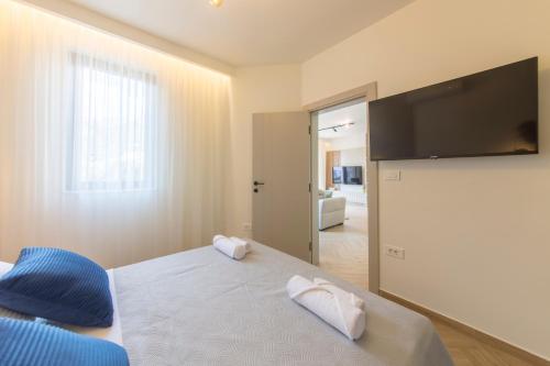 D Star - New Luxury Apartment with Big Balcony Bay View, Risan (fotografie 5)