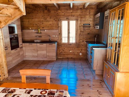 Chalet 6 dans les Pyrénées proche d'Andorre (Chalet 6 dans les Pyrenees proche d'Andorre) in L'Hospitalet-Pres-L'Andorre