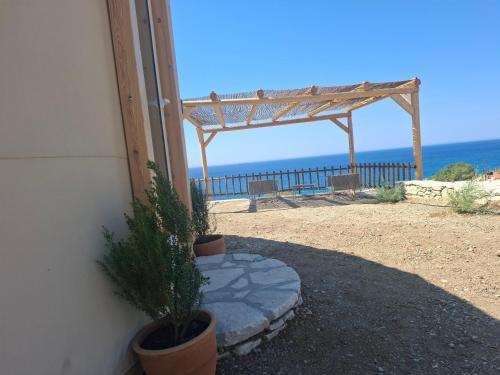 Yurt Lithoessa Gaia near Taverna Elpidia