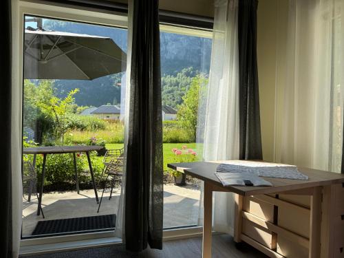 Flåm Tinyhouse with a Waterfall View (Flam Tinyhouse with a Waterfall View) in 플램