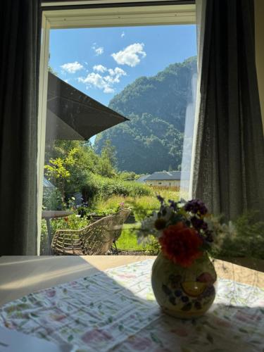 Flåm Tinyhouse with a Waterfall View (Flam Tinyhouse with a Waterfall View) in 플램