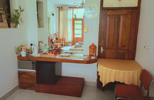 GreenHeart- Family Room-Micro Apartment, AC- Hot W, Garden View, separate Varanda & Dining Area - Tr in Maharagama