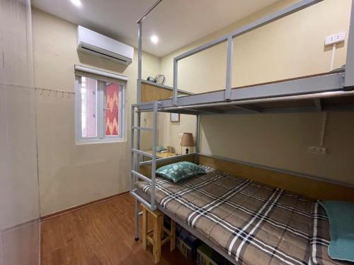 room detail thumbnail 2