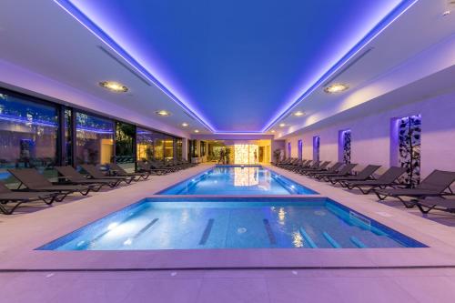 สระว่ายน้ำ, Mayak Resort in โอโบลอนสกี