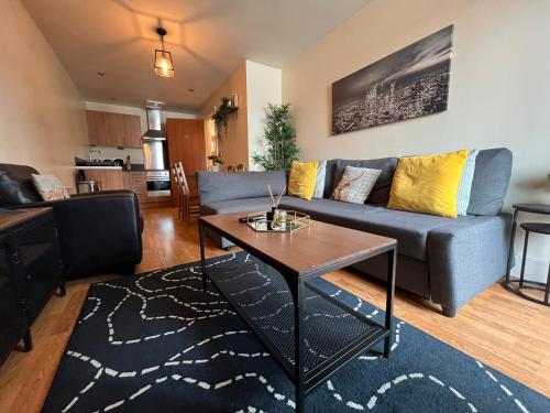 Central Birmingham Apartment - Balcony & Netflix near Custard Factory