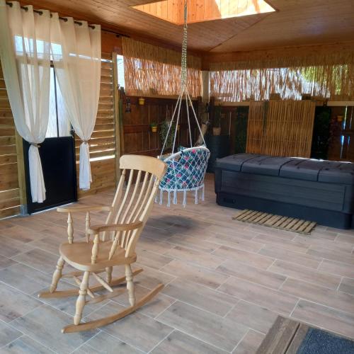 Vannas istaba, Country Cottage & Spa in Challes-la-Montagne