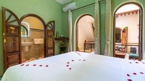 room detail thumbnail 1