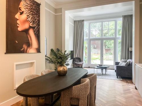 Luxurious Apartment with equipped kitchen