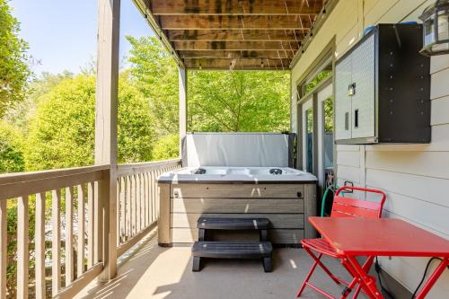 Majestic views of Mountains and Water- The Perch in Lake Lure, USA