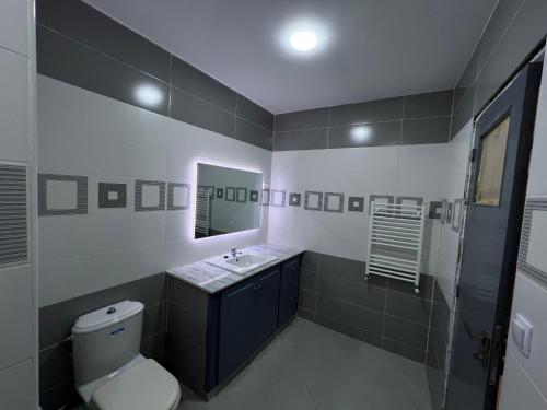 Salle de bain, Charmant T3 au cœur du centre-ville in Hai El Moudjahiddine
