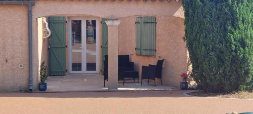 Ieeja, Villa Nizas Enchantée (Villa Nizas Enchantee) in Fontes (Languedoc-Roussillon)