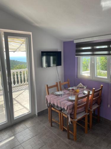 View, Apartmani Suzanna in Mirista