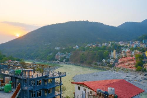 Kilátás, Around stays by the Ganges in Laxman Jhula