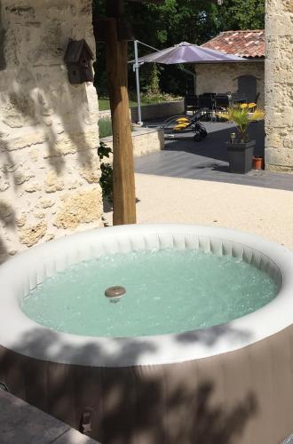 La grange du prieuré - country house (La grange du prieure - country house) in Saint-Clar