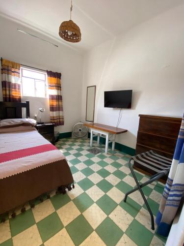 Standard Double Room with Shared Bathroom image 5