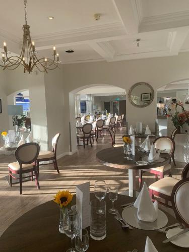 The Commodore Hotel – Instow