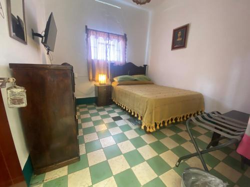 Standard Double Room with Shared Bathroom image 7