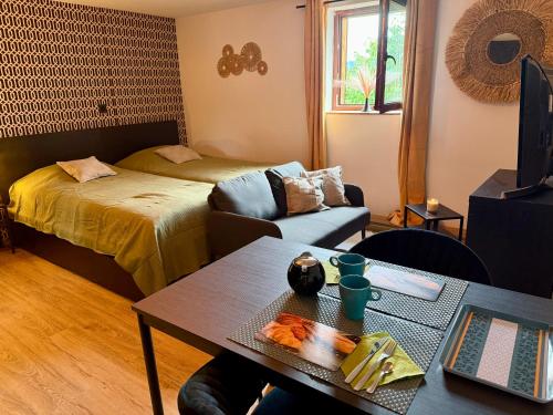 Studio cosy 10 minutes from track for 2 persons gîte à louer Moulin du Ruy