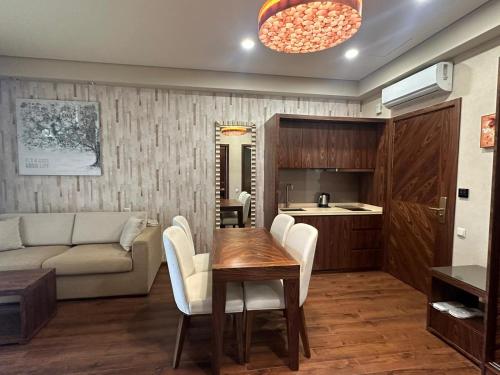 DreamLand Oasis 10 in ชาควี