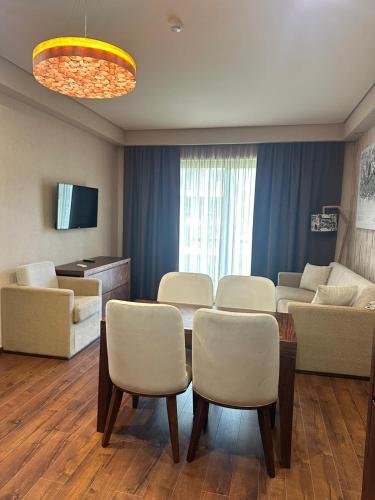 DreamLand Oasis 10 in ชาควี