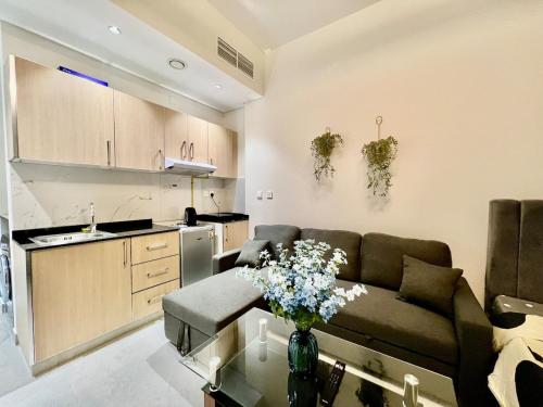 3 mins walk to ADCB metro, Dubái (foto 2)
