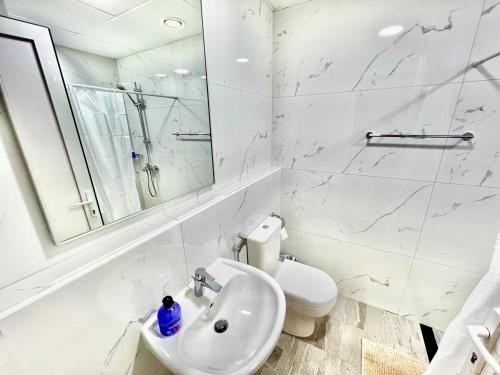 3 mins walk to ADCB metro, Dubái (foto 6)