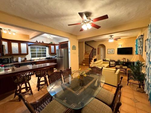 Facilities, Casa Rojas Villa in Crown Point