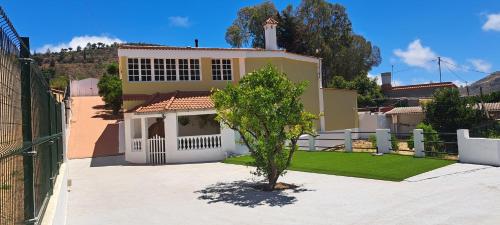 VILLA La TOSCA – khách sạn tại Vega de San Mateo