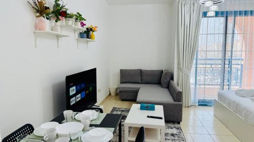 N08 Luxury Furnished Apartment with balcony Near bus stop Persia cluster, Dubai (foto 9)