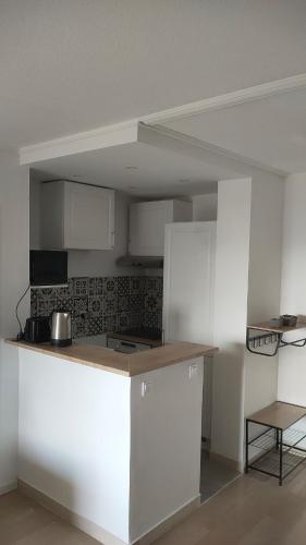 廚房, Apartment with residential pool in 勒卡內