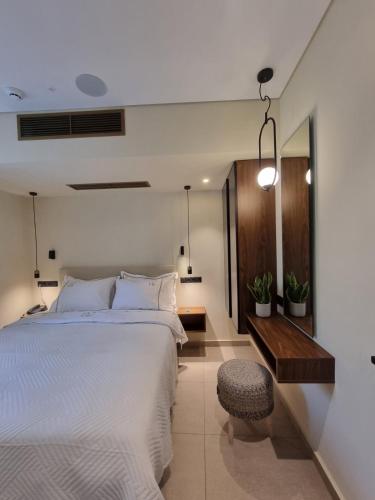 La vie luxury suites in Megalochori (Agkistri)