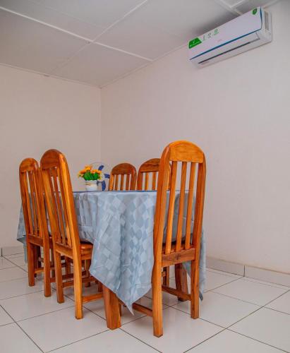One-Bedroom Apartment image 9