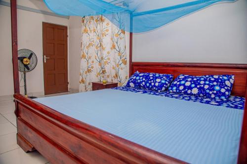 One-Bedroom Apartment image 7