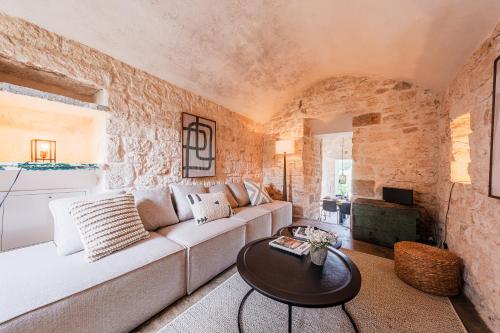 HelloAPULIA Martina Franca - Casa Khaya - Charming Masseria with Pool & Trulli in Stabile