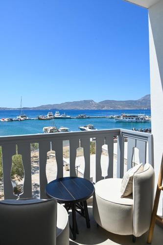 ASTREA Relax Suites in Milos Island