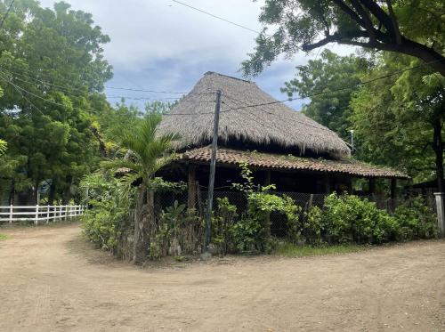 Beautiful house in Guasacate 100 meters from the sea, Popoyo